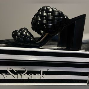 Lov mark Size 10 black Mule